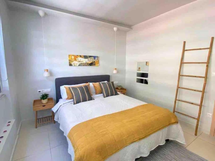 New Amazinglarge Luxury 4Br Suite/1Min Toacropolis เอเธนส์ ภายนอก รูปภาพ